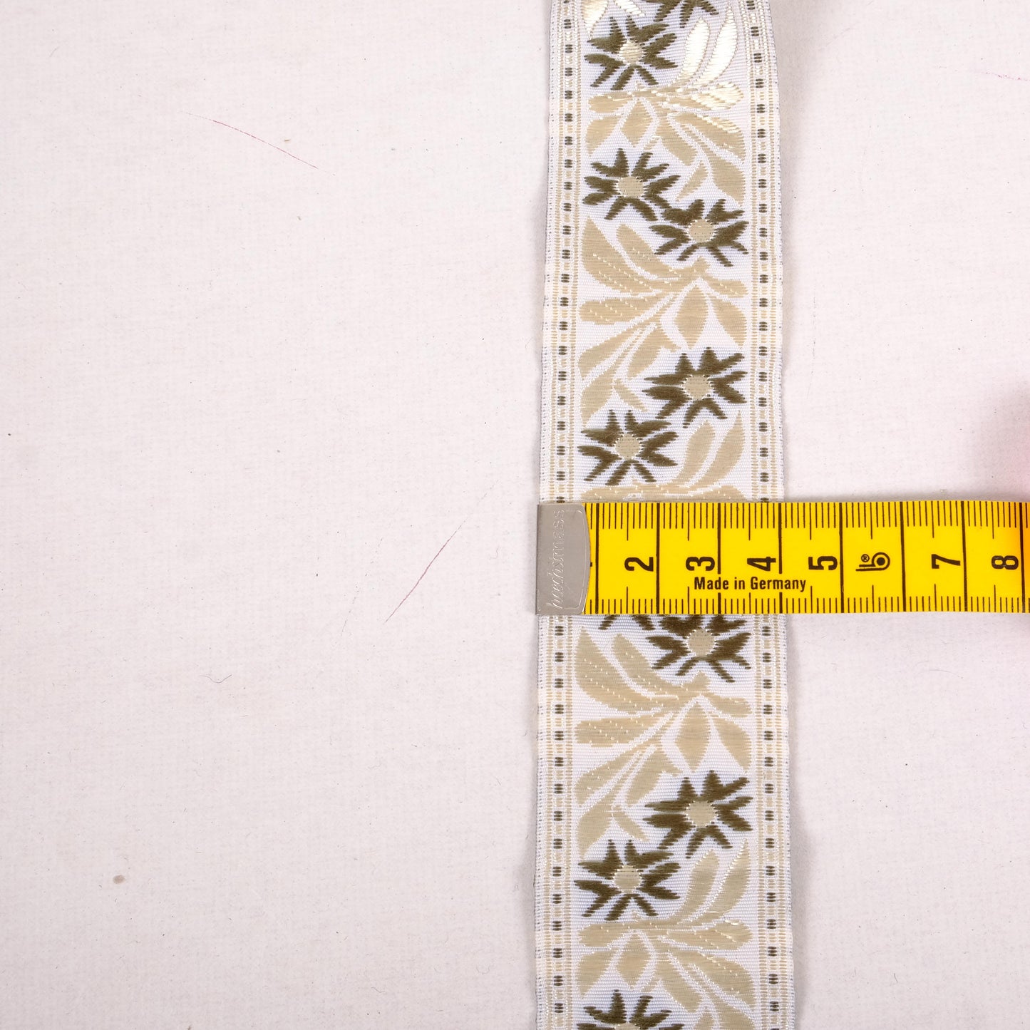 Zilvitis - White Floral ribbon 40mm - 1452S