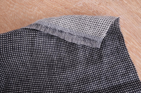 Black pin dot - double sided linen fabric - 816D