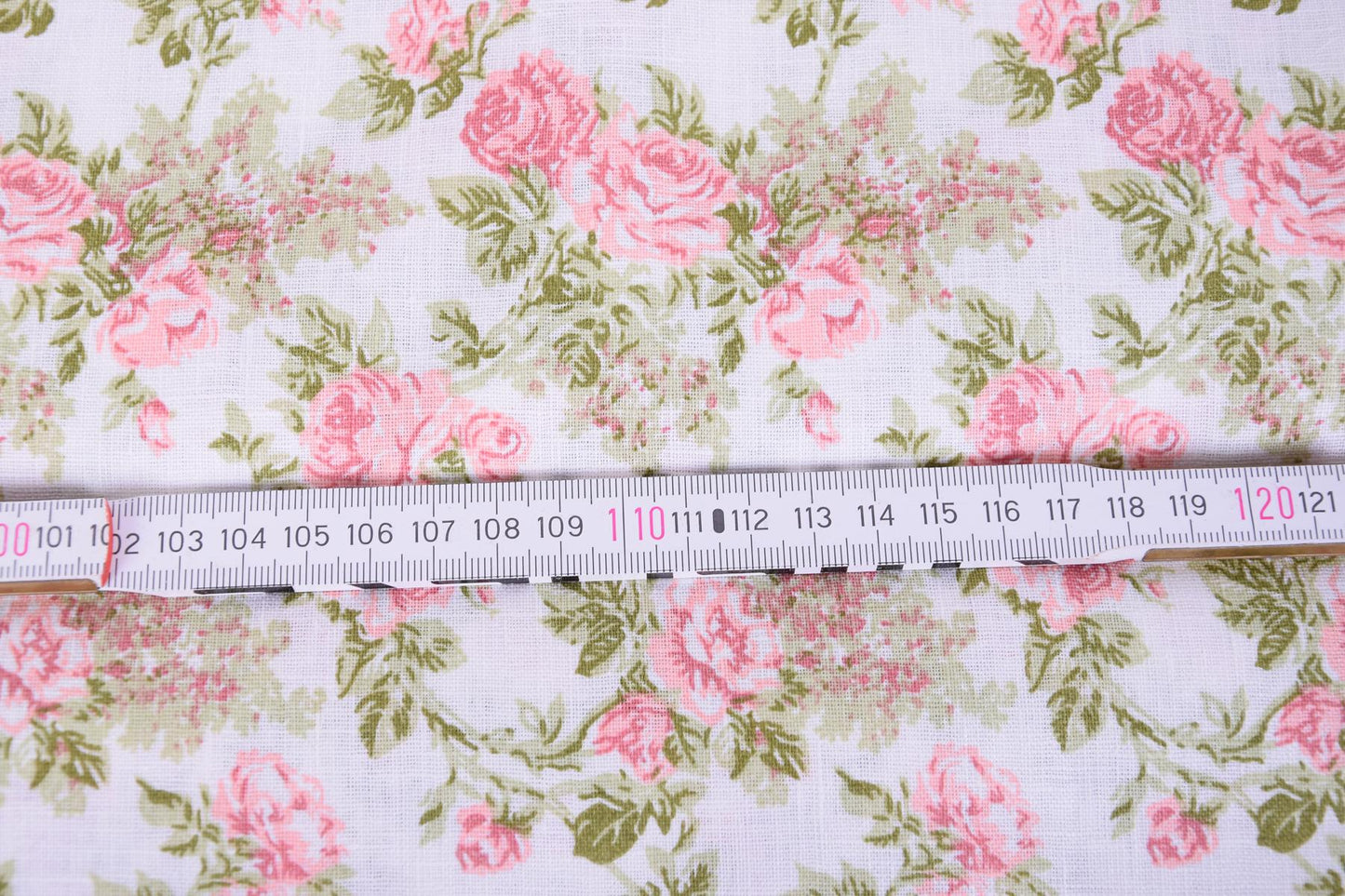 Rose print on white - linen fabric - 293P - 220cm wide