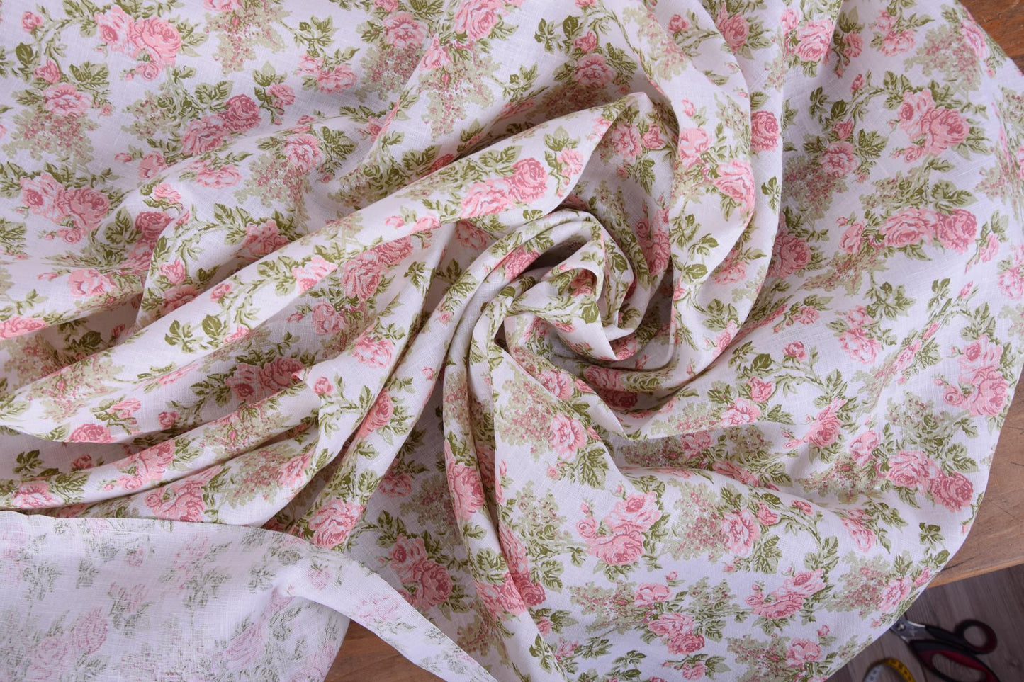 Rose print on white - linen fabric - 293P - 220cm wide