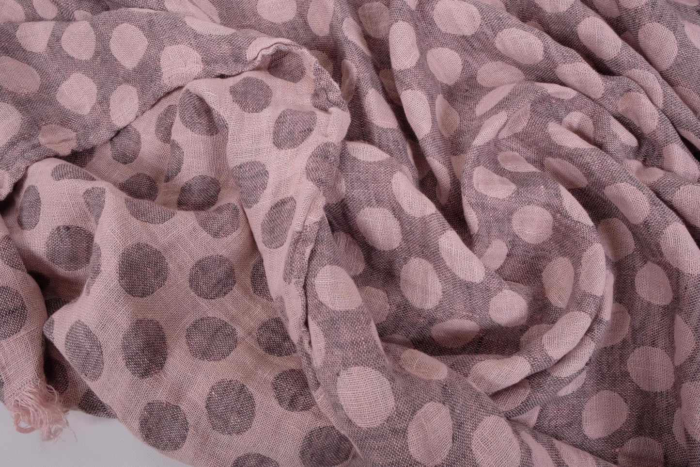 Pink dots - linen blanket