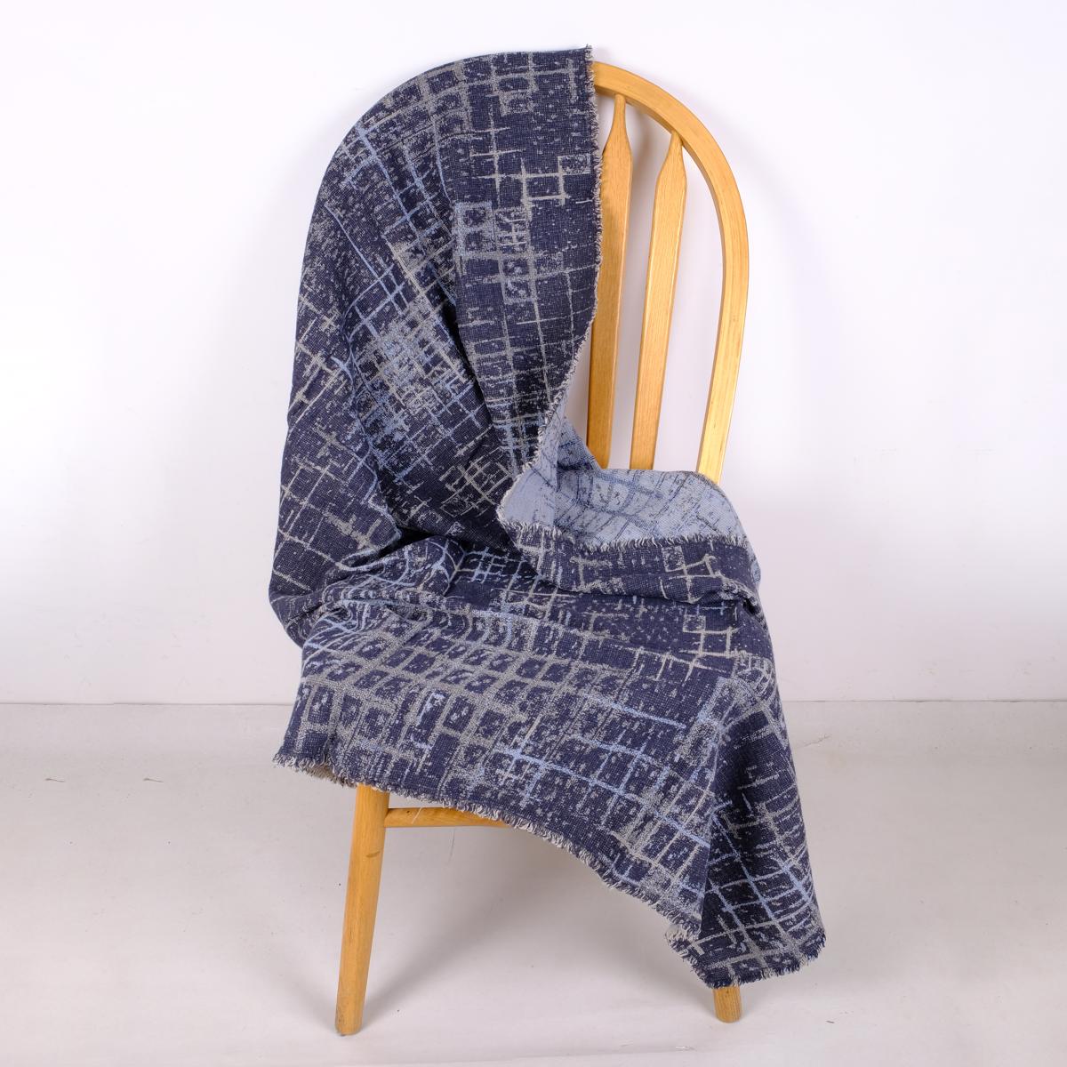 Blue "flickering water" - linen blanket