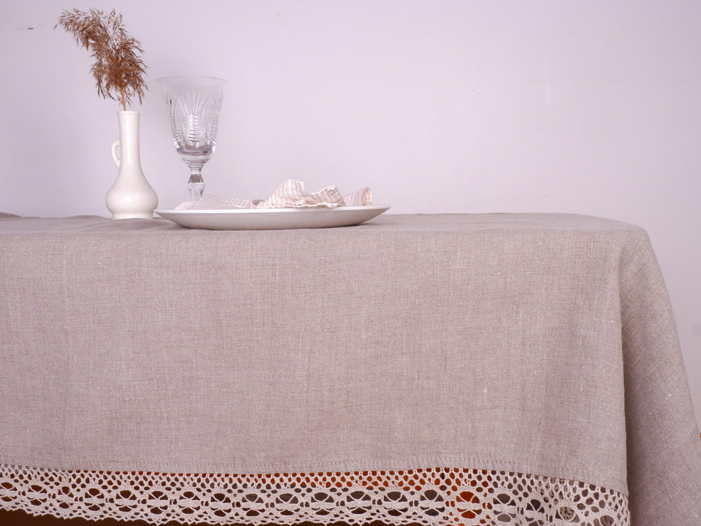 Natur linen tablecloth with lace edges