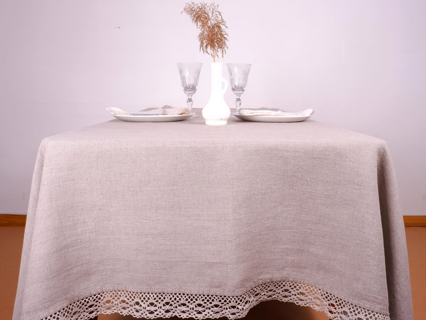 Natur linen tablecloth with lace edges