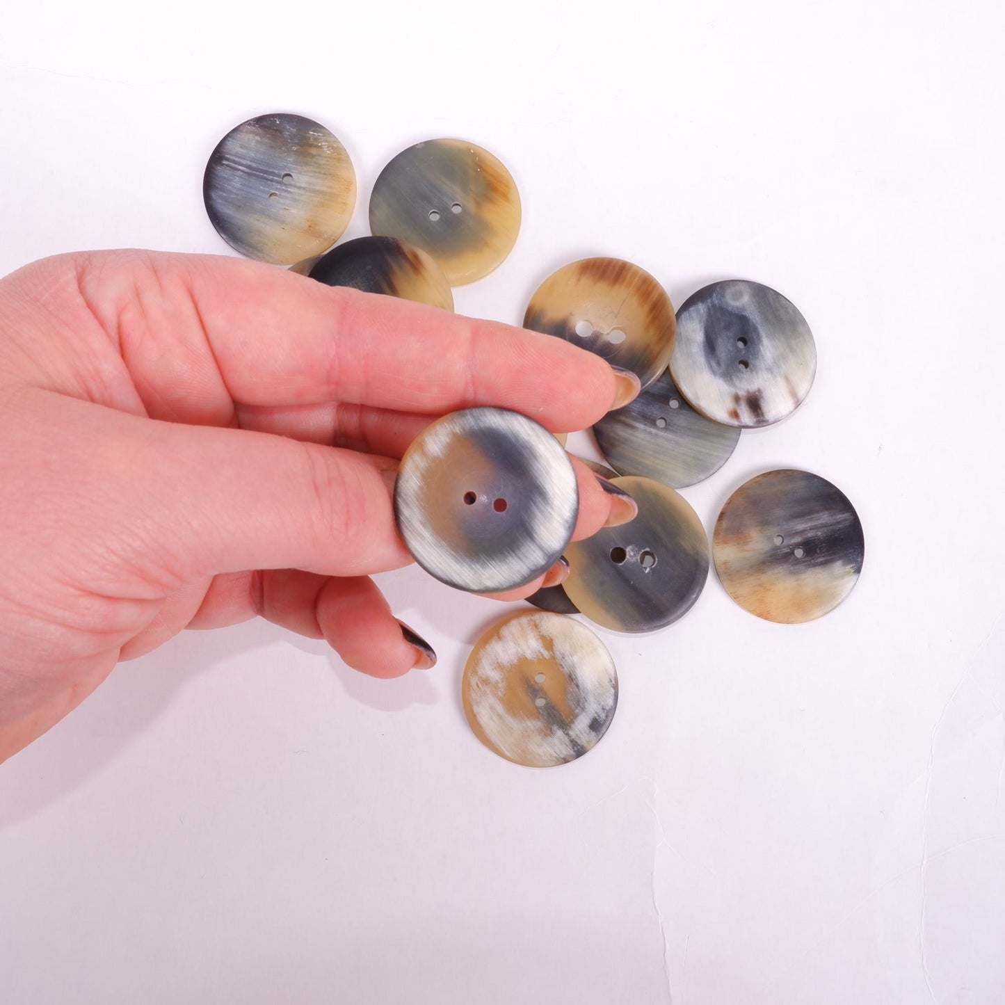 Horn buttons - size 32 mm - 2 holes