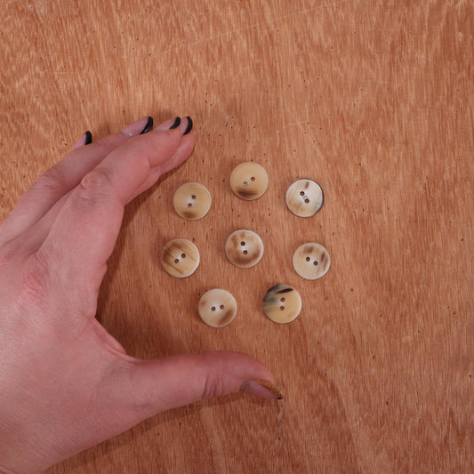 Horn buttons - size 18 mm - 2 holes
