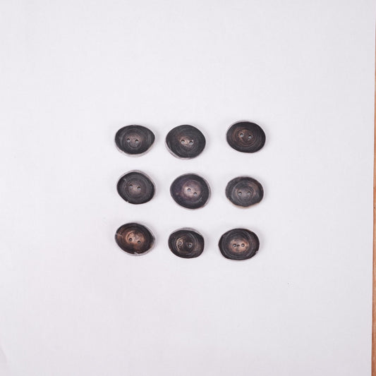 Horn buttons - oval - 20-25mm- 2 holes