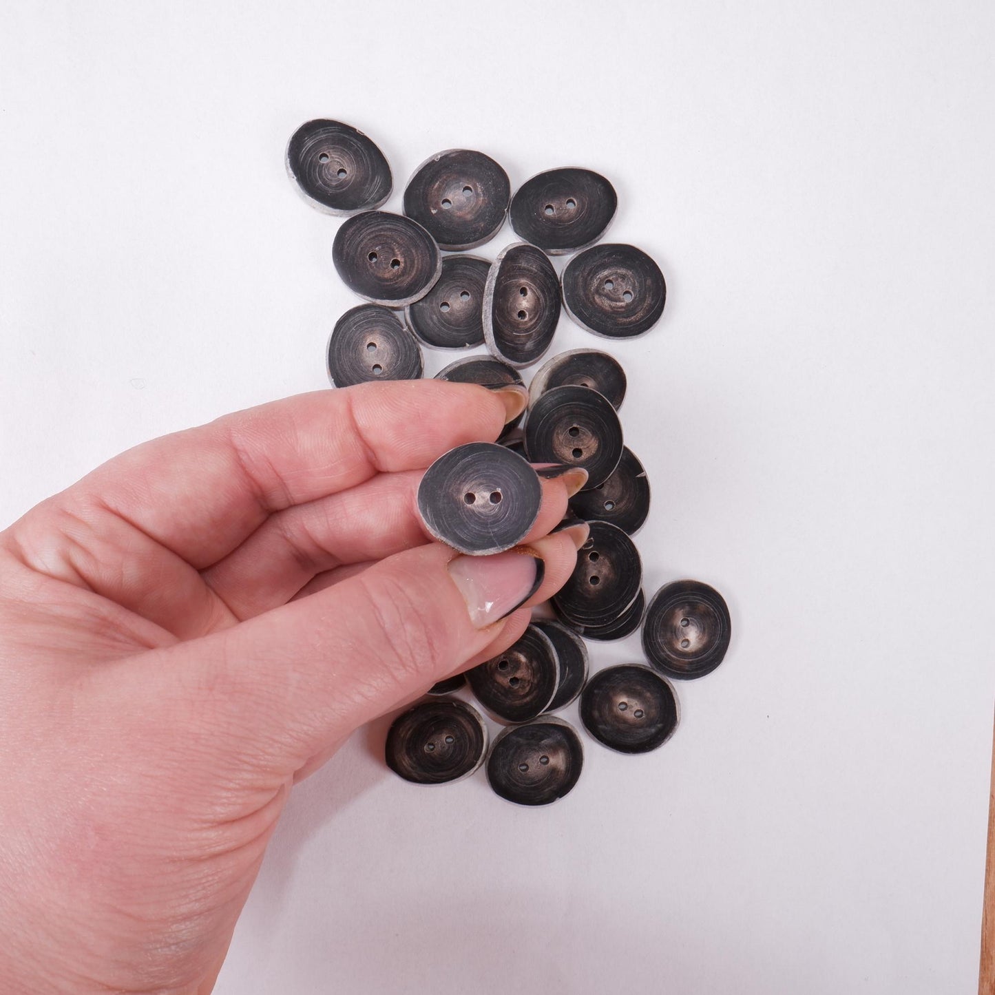 Horn buttons - oval  - 20-25mm-  2 holes