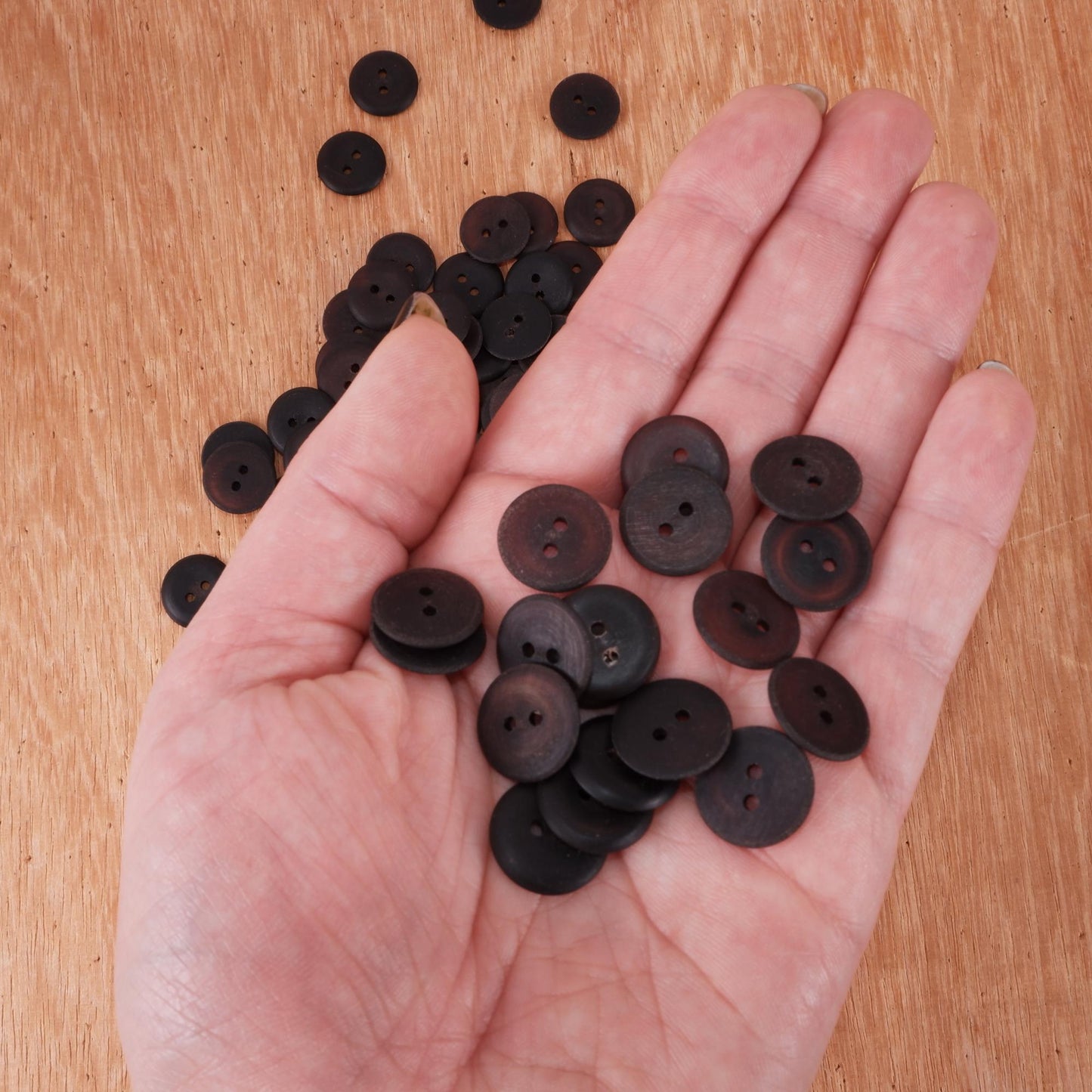 Horn buttons - size 15 mm - 2 holes
