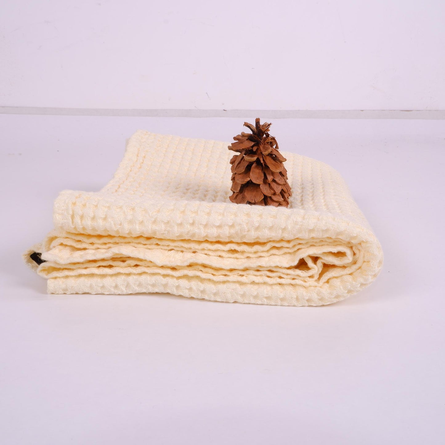 Pale yellow - waffle - linen bath towel