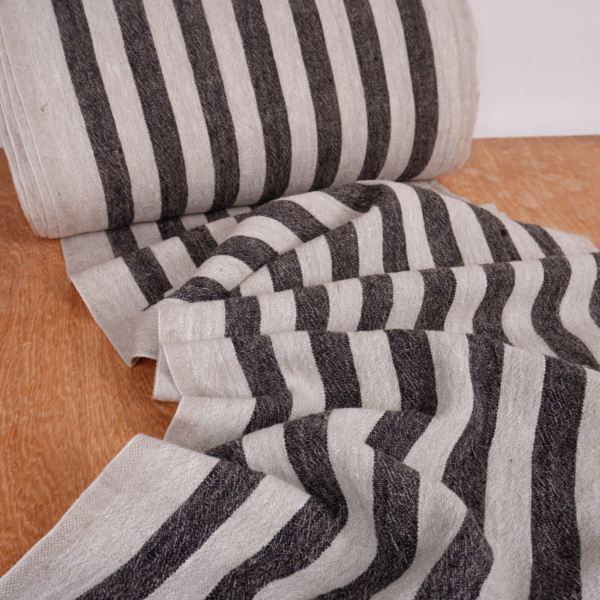 Black stripes - sack weave - linen fabric - French stripes - 053A