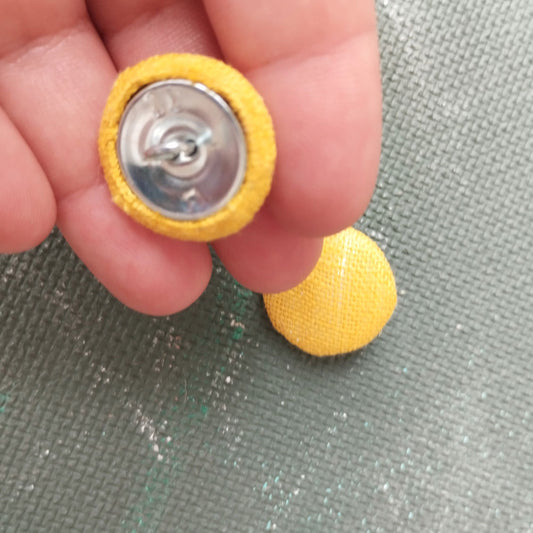 Linen Buttons in yellow linen