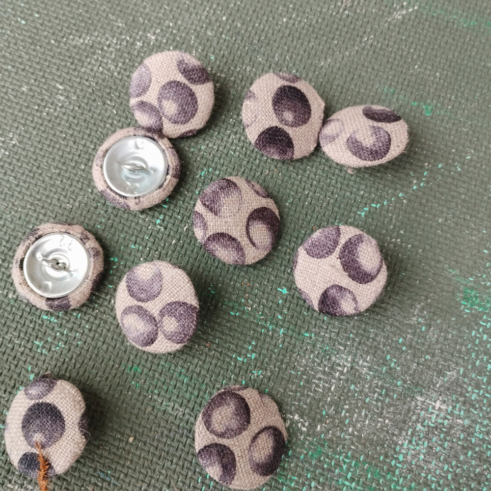 Linen Buttons in polka dot linen 295P