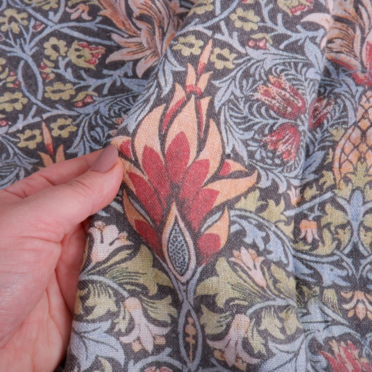 William Morris - Colourful - Printed linen fabric