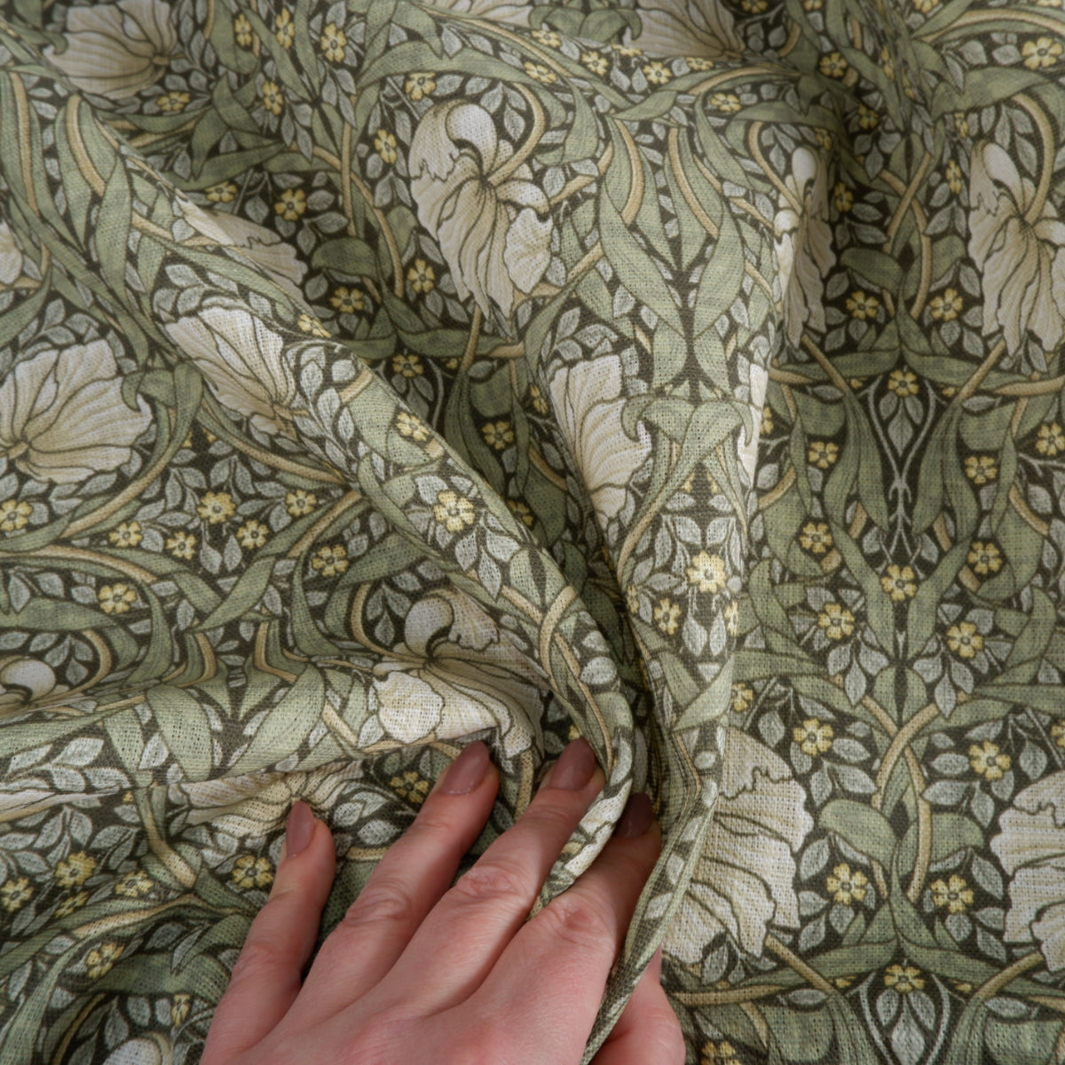 William Morris - Pimpernel green small - printed linen fabric - WM201A