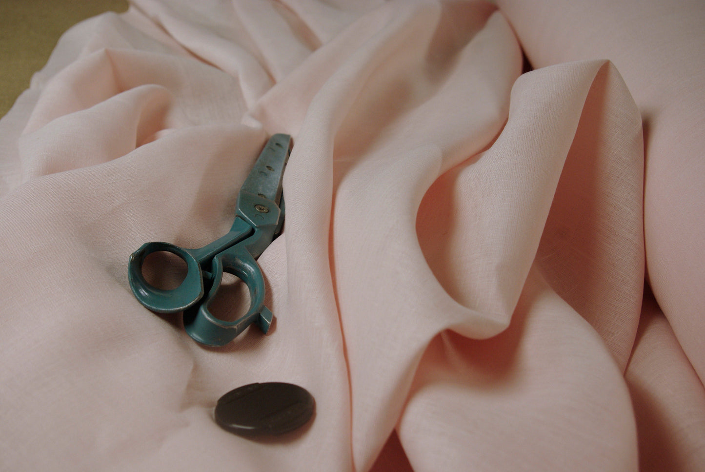 100% linen fabric Medium weight 180gsm Prewashed .Pale pink. for crafting, table linen, tablecloth, napkins, jackets etc