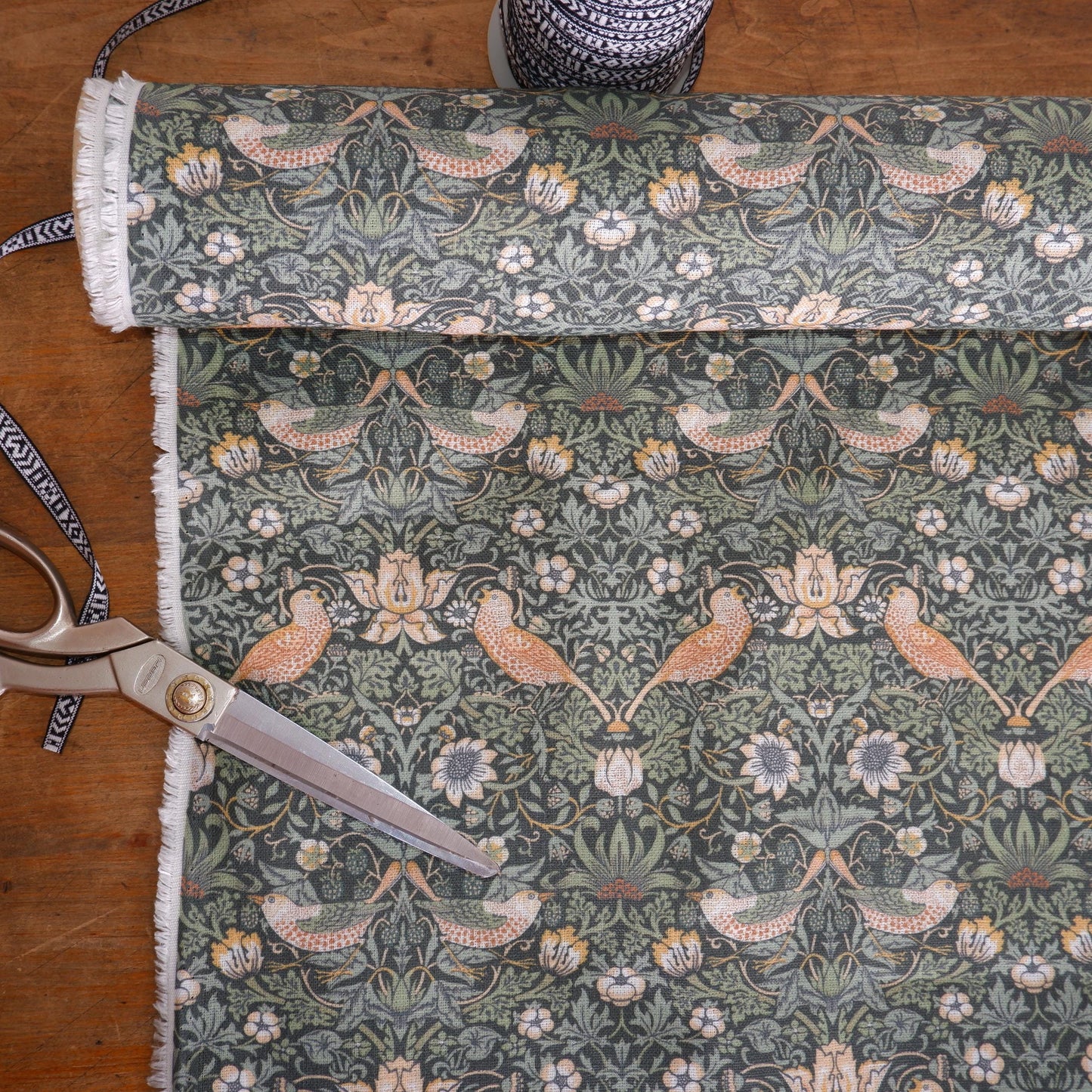 William Morris Strawberry thief 100% LINEN Art and Crafts Fabric , William Morris 200gsm flax linen fabric Strawberry Willow