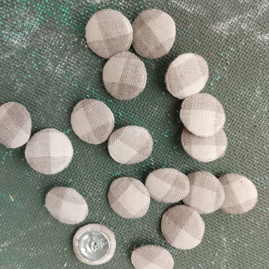 Linen Buttons in Classic check T015M