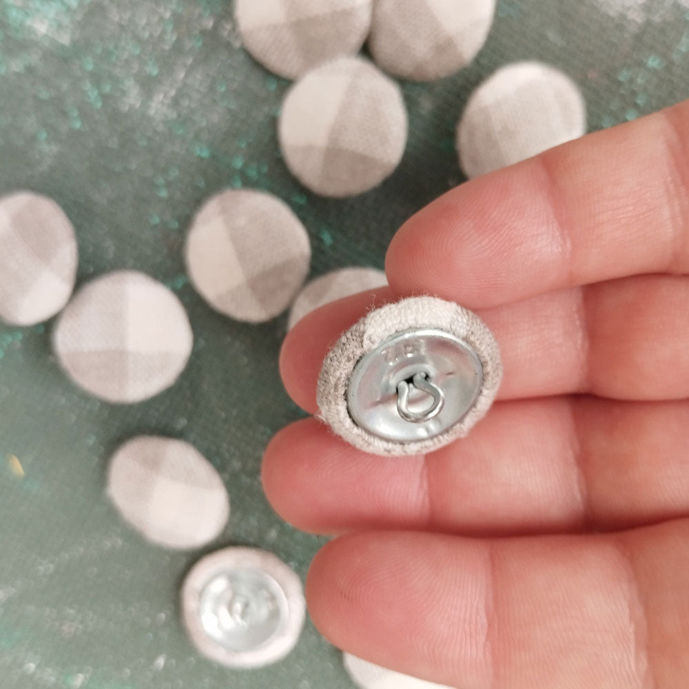 Linen Buttons in Classic check T015M