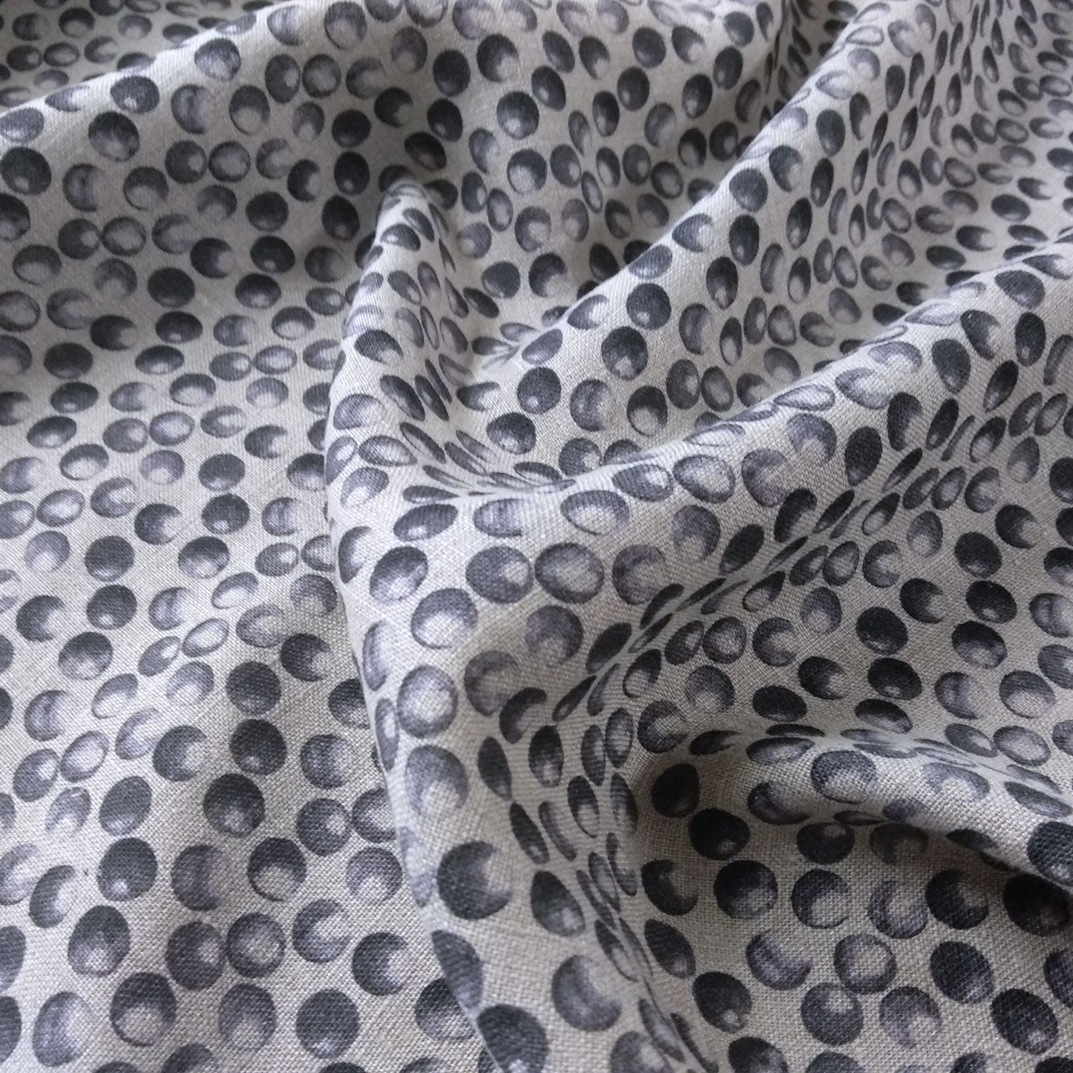 Polka dot print on natural - 295P