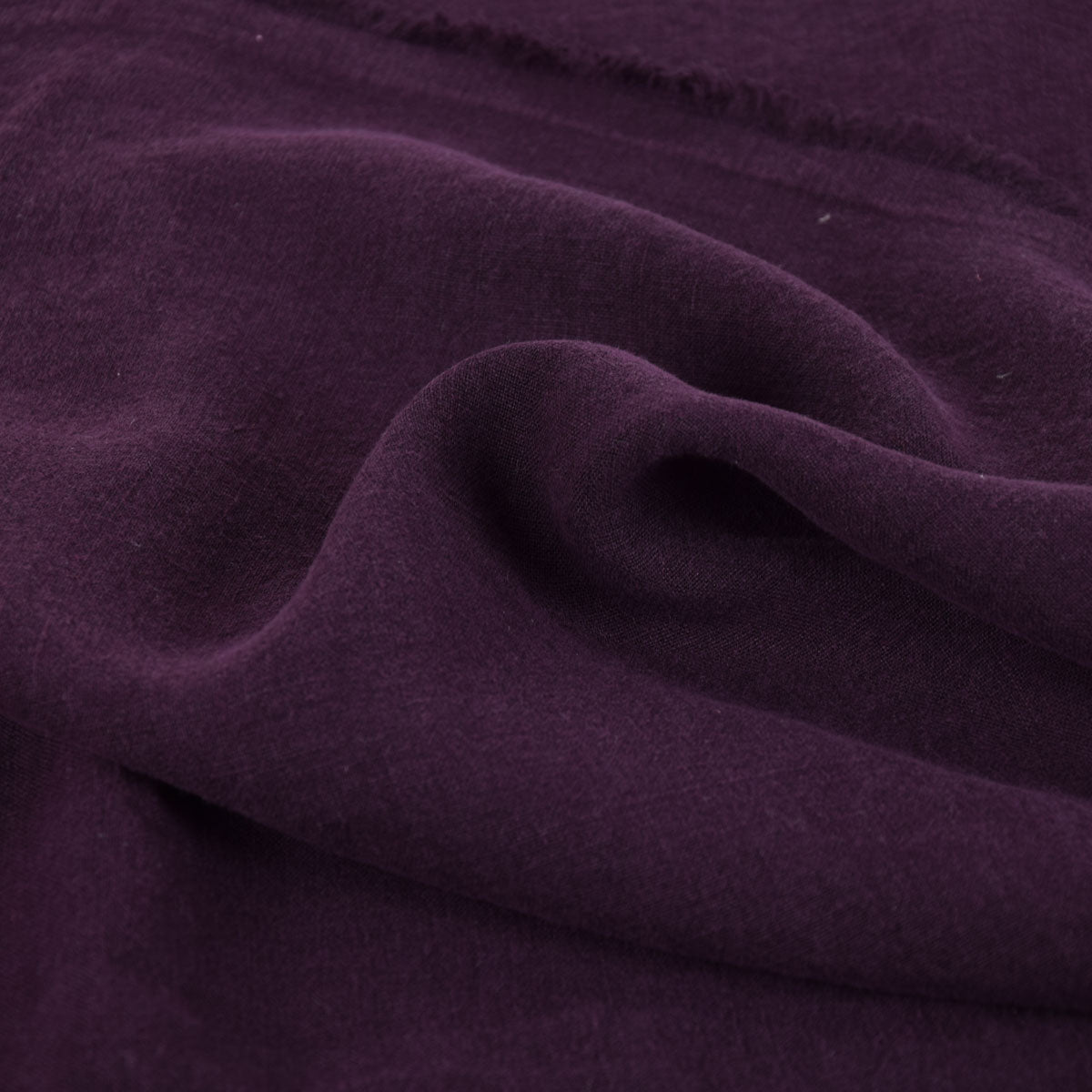 Plump purple- heavy linen fabric -  425H