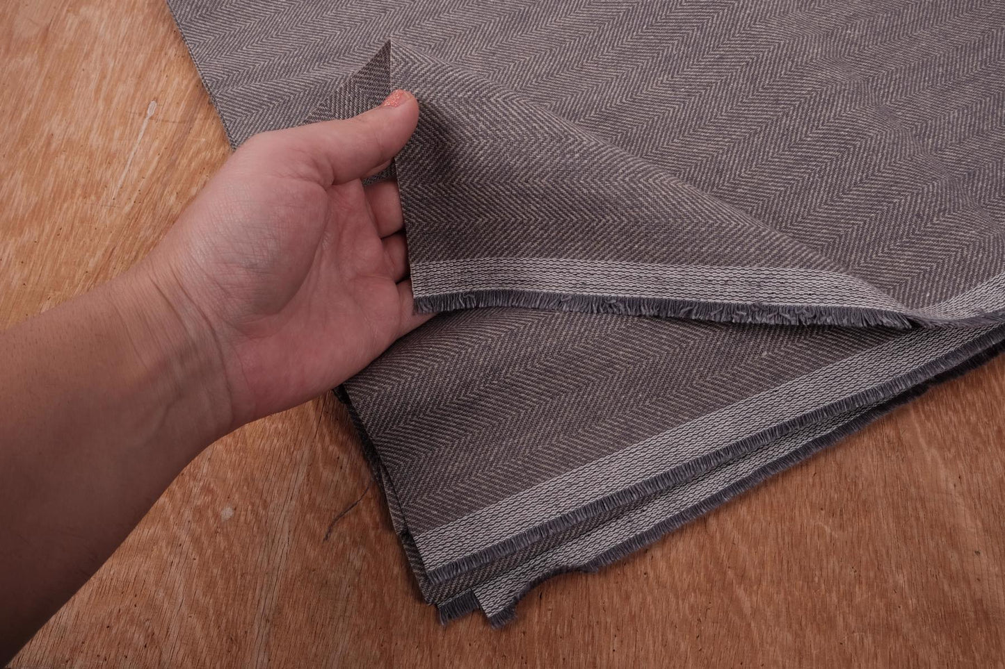 Broken twill- brownish grey -  linen fabric - 180R