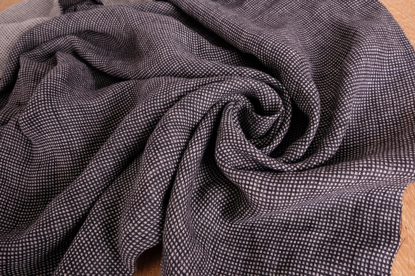 Black pin dot - double sided linen fabric - 816D