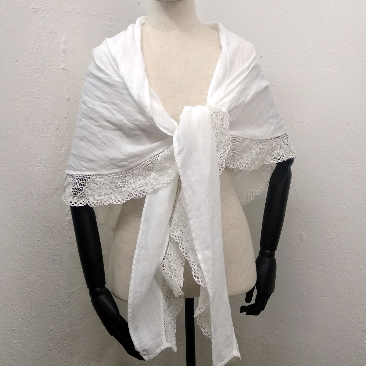 White - Lace shawl - Triangle