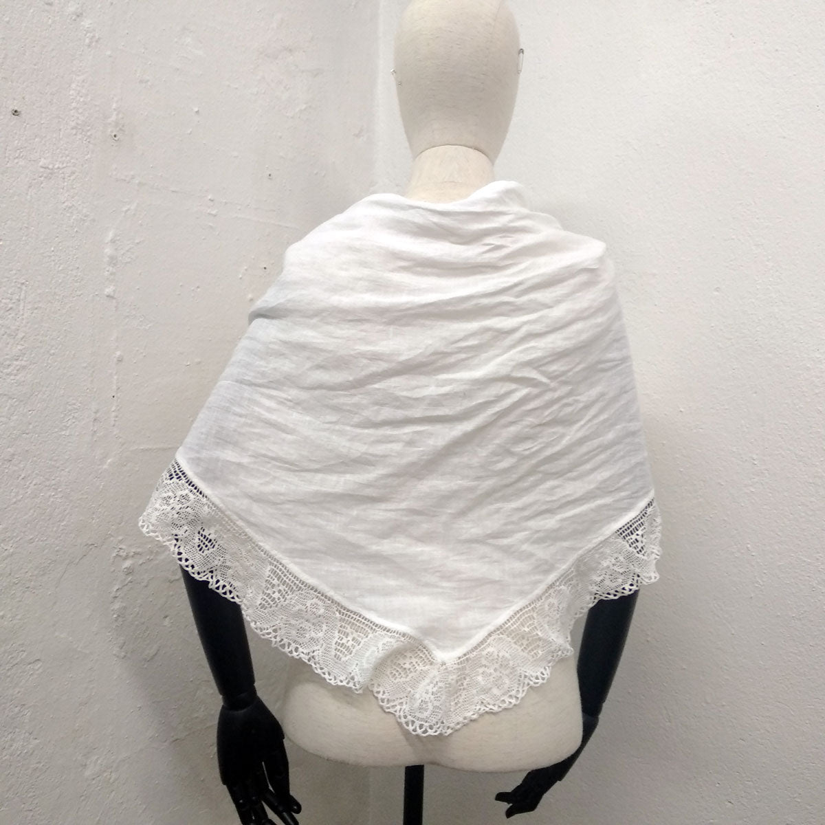 White - Lace shawl - Triangle
