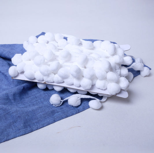 Pom-pon trim - big white  - 1970S