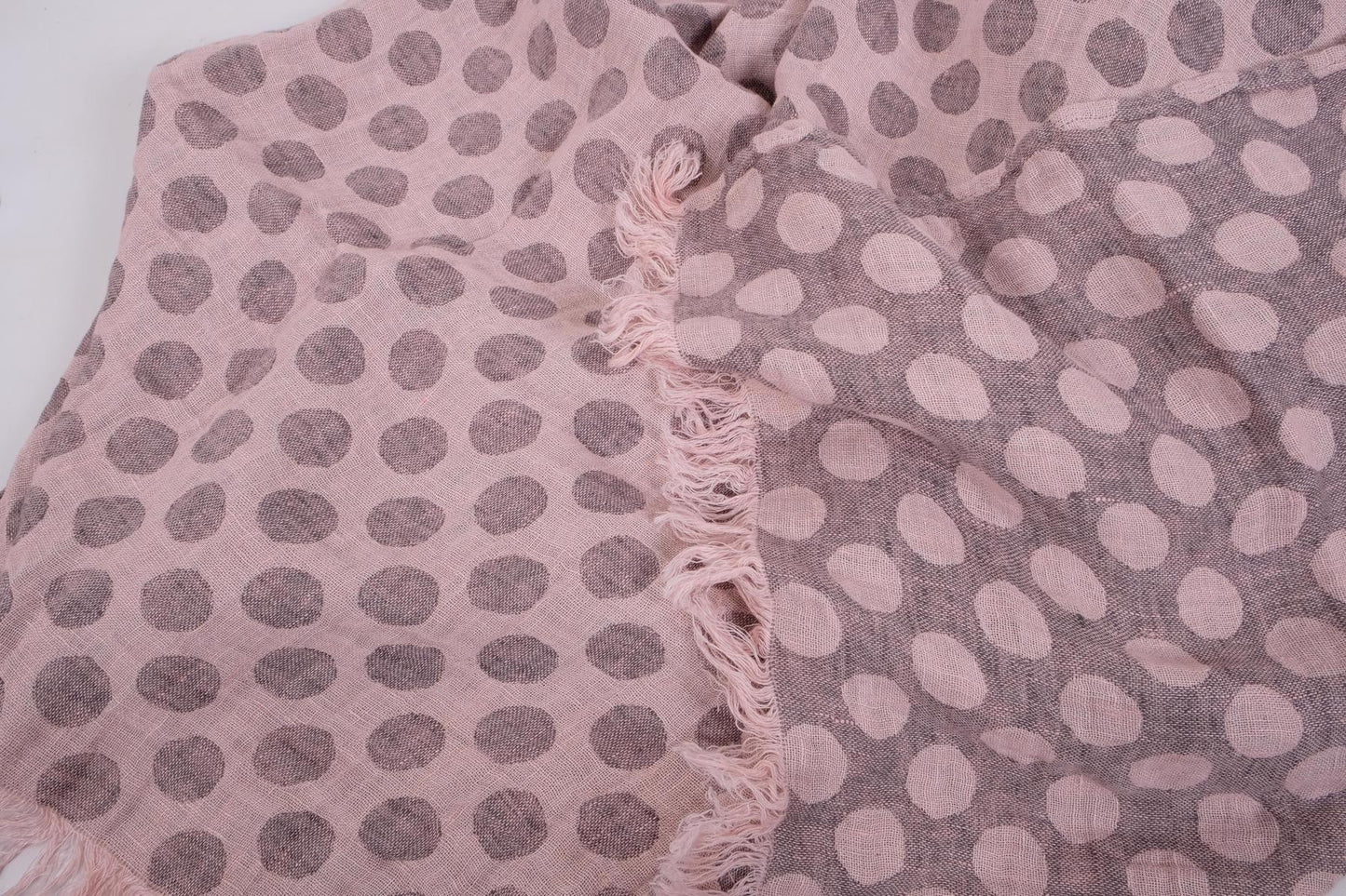 Pink dots - linen blanket
