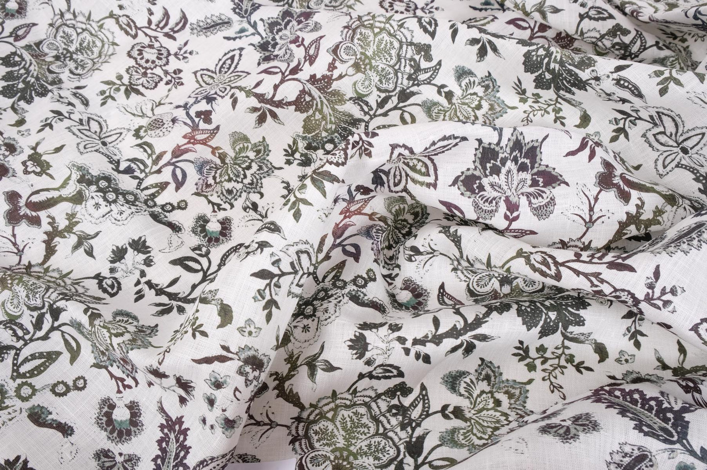 Floral linen fabric - print on white background - 643M
