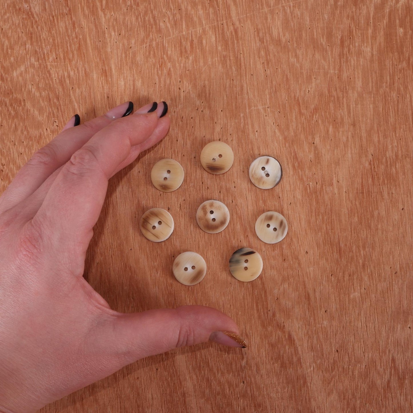 Horn buttons - size 18 mm -  2 holes