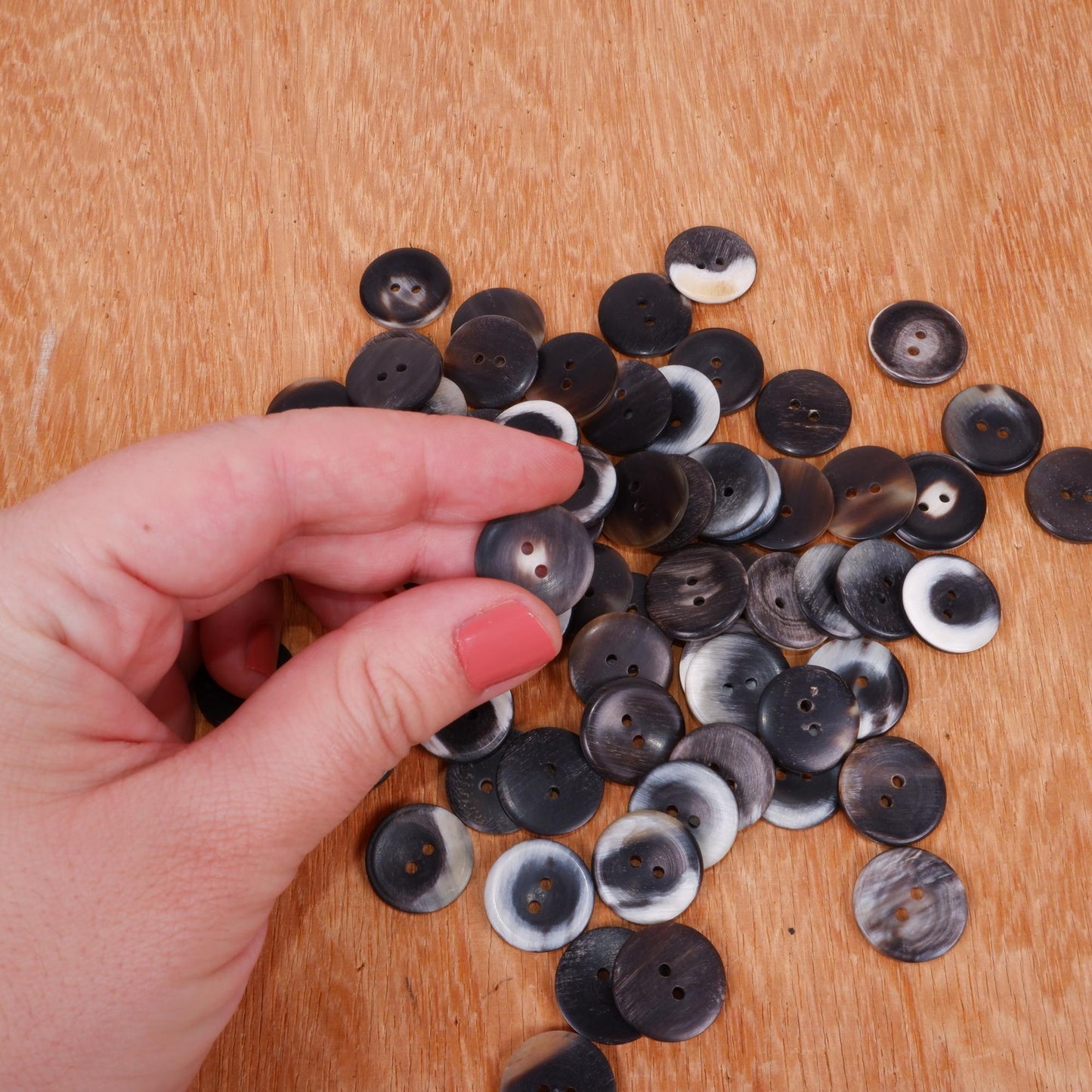 Horn buttons - size 18 mm -  2 holes
