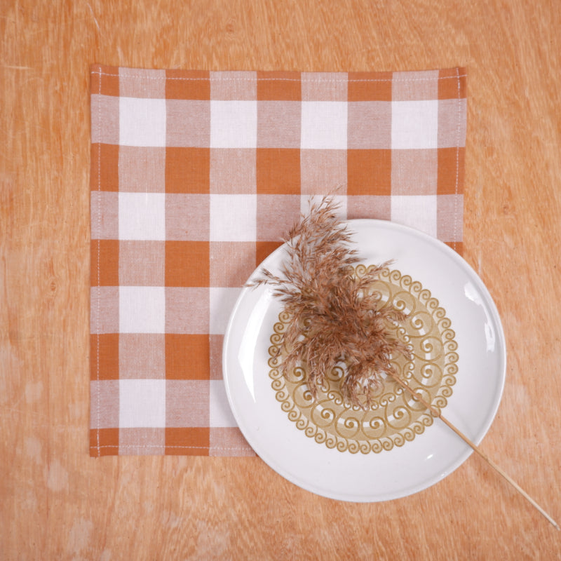 White - brown napkins in gingham checks