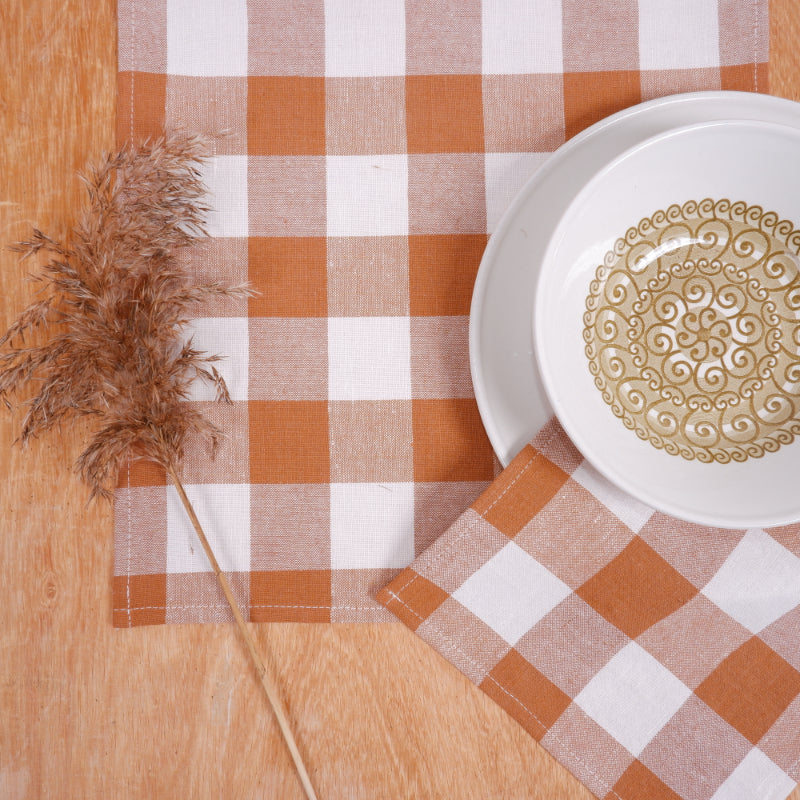 White - brown napkins in gingham checks
