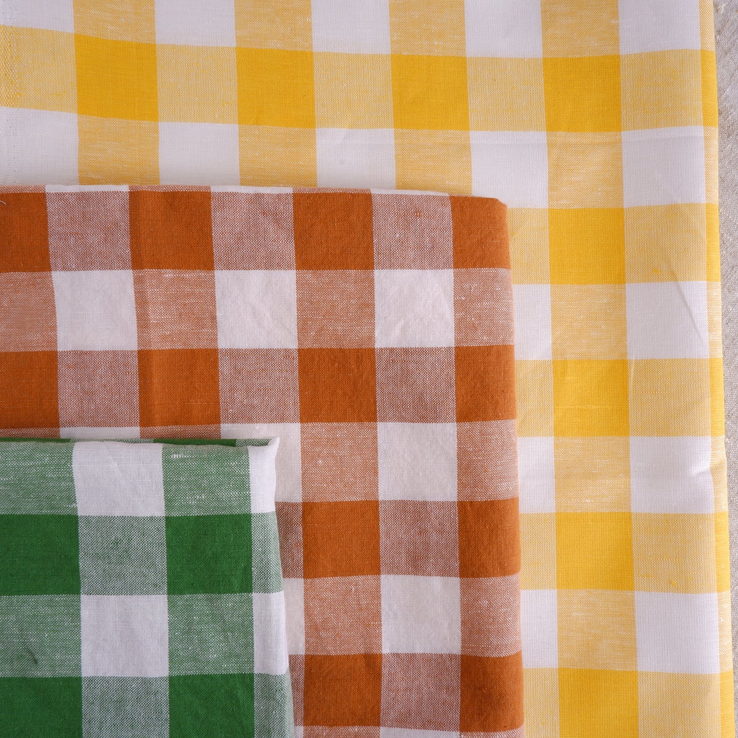 White - brown napkins in gingham checks