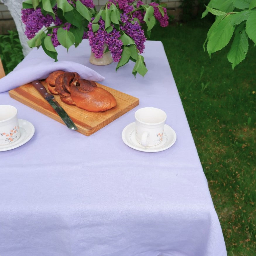 Linen tablecloth - pale purple