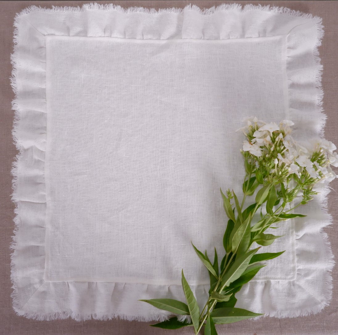 Ruffled offwhite linen napkin
