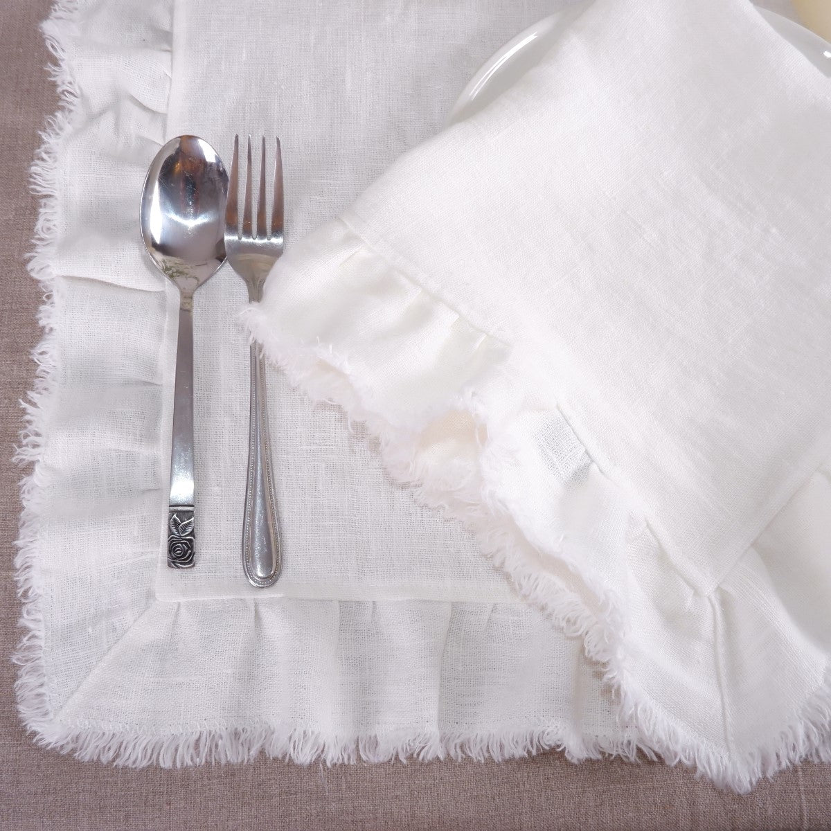 Ruffled offwhite linen napkin