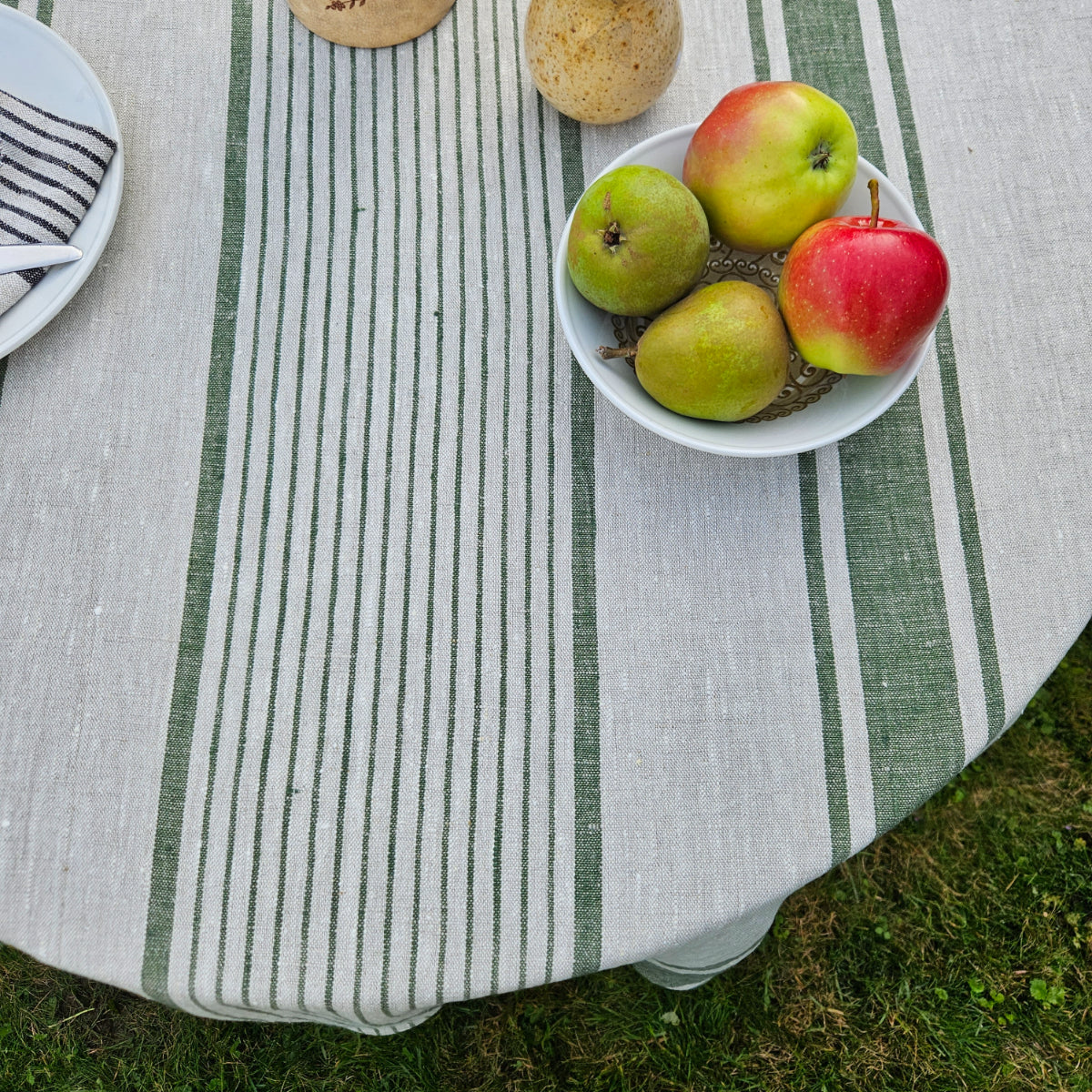 Round linen tablecloth - Village green