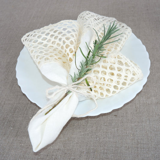 Offwhite linen napkin with lace