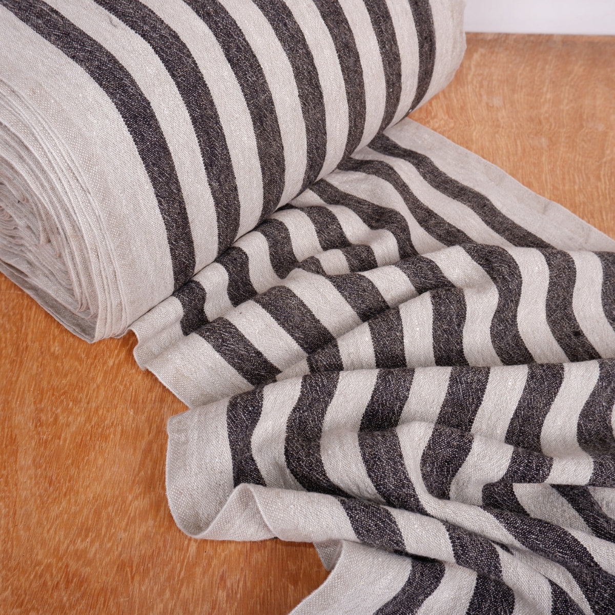 Black stripes - sack weave - linen fabric - French stripes - 053A
