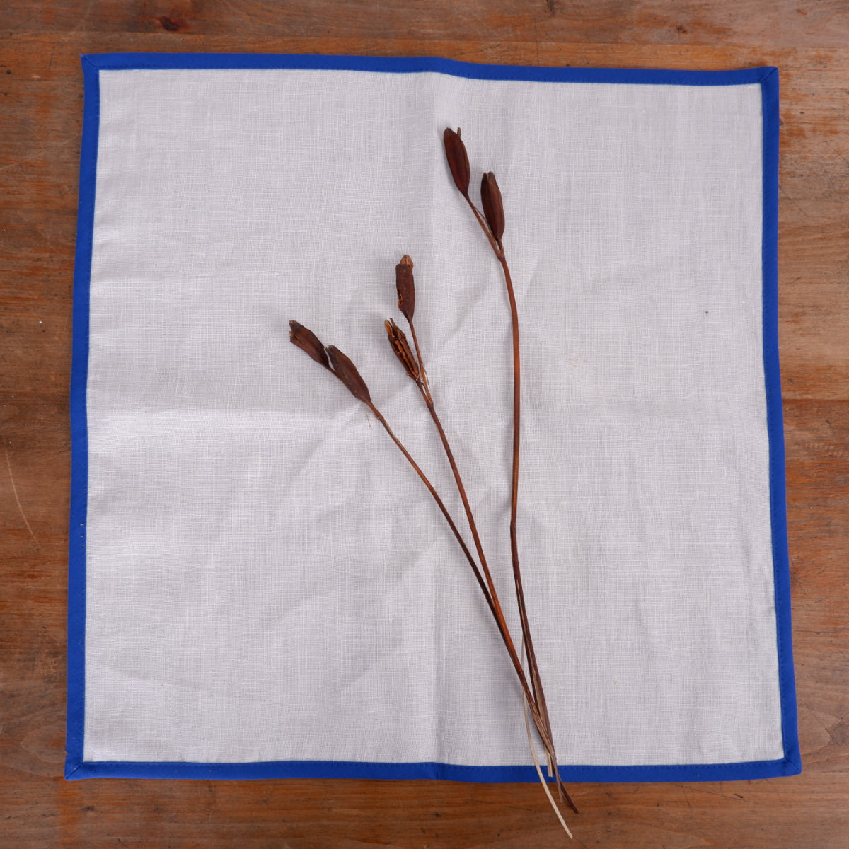 White linen napkin -  Blue hem