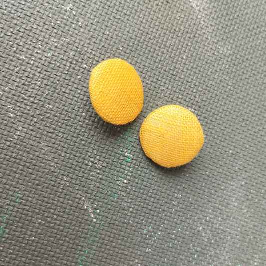 Linen Buttons in yellow linen