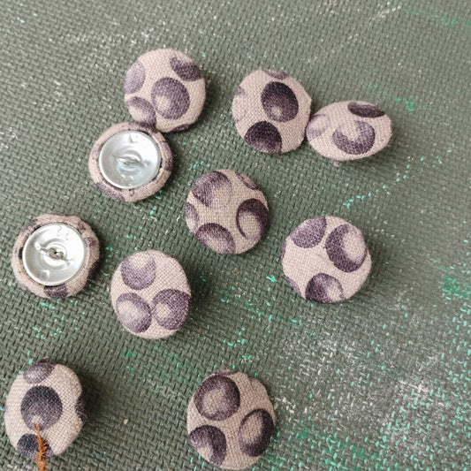 Linen Buttons in polka dot linen 295P