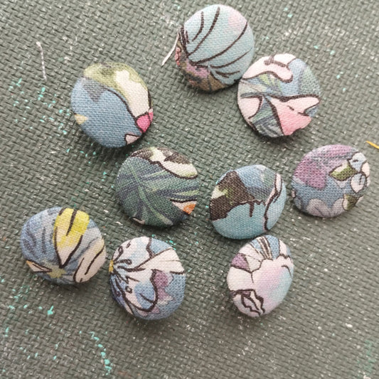Linen Buttons in blu floral linen 9903P