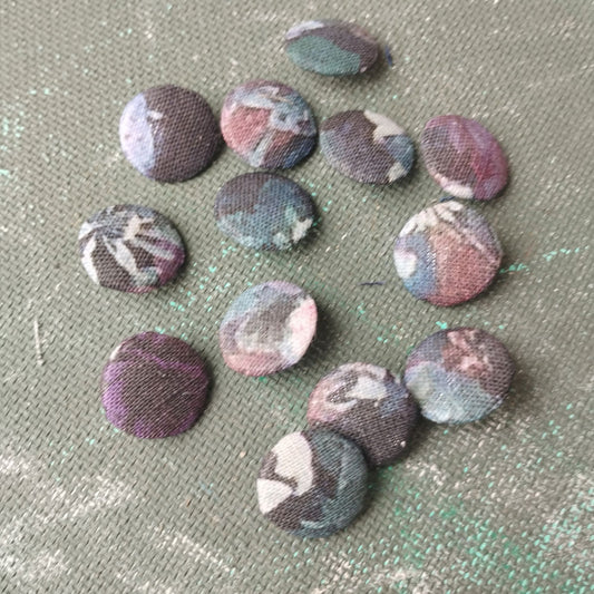 Linen Buttons in Floral print dark 110LP
