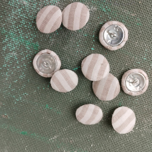 Linen Buttons in White natur striped 557M