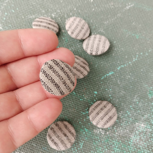 Linen Buttons in natur black striped